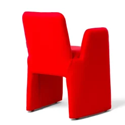 Sedia OW con braccioli di Federico Carandini