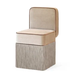 Sedia quadrata in velluto beige con frange
