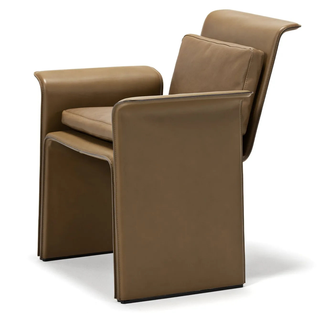 Sedia Shell in pelle marrone con cuscini