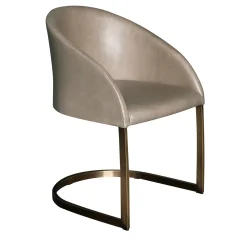 Sedia Sign in pelle beige con base in ottone