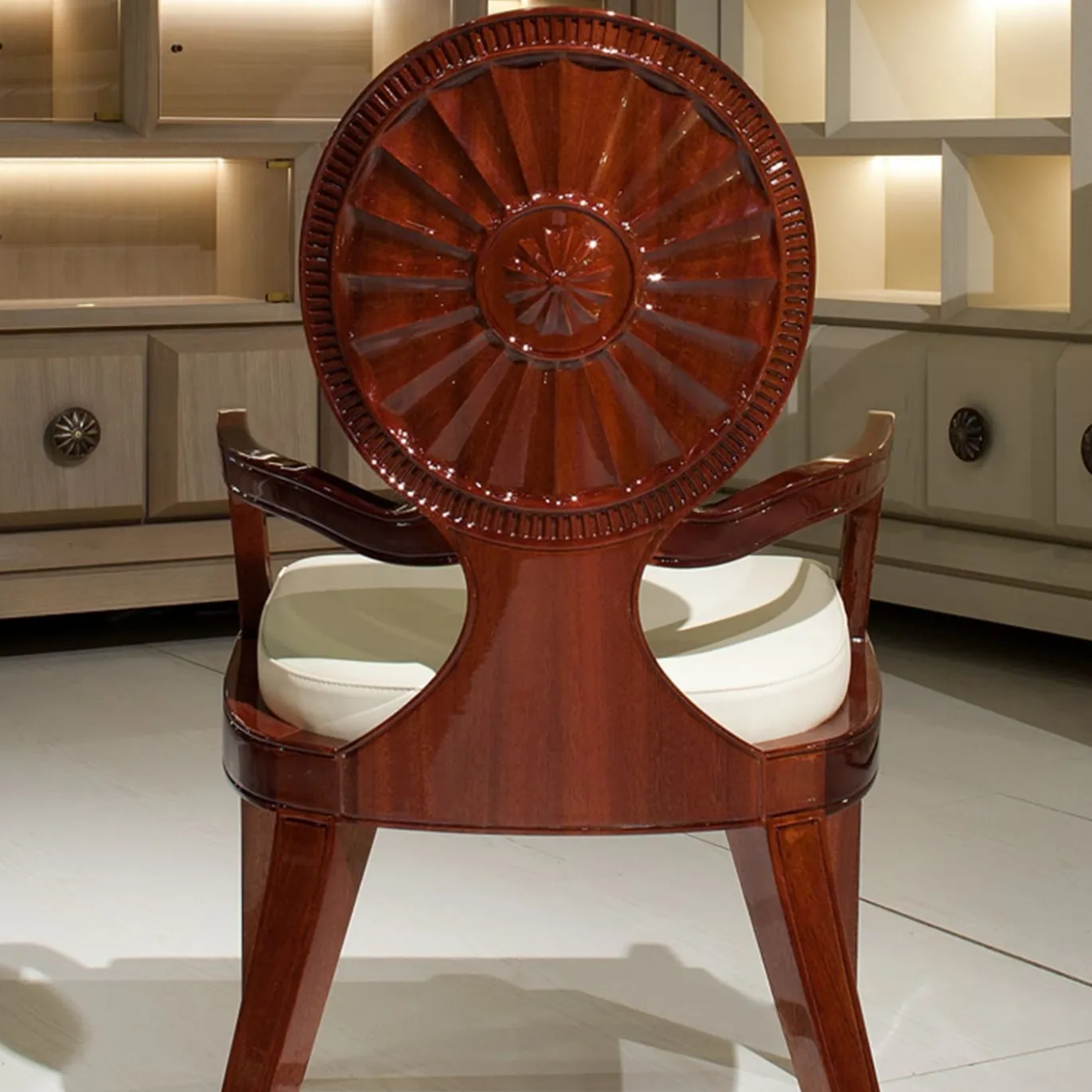 Sedia solare alata di Archer Humphryes Architects