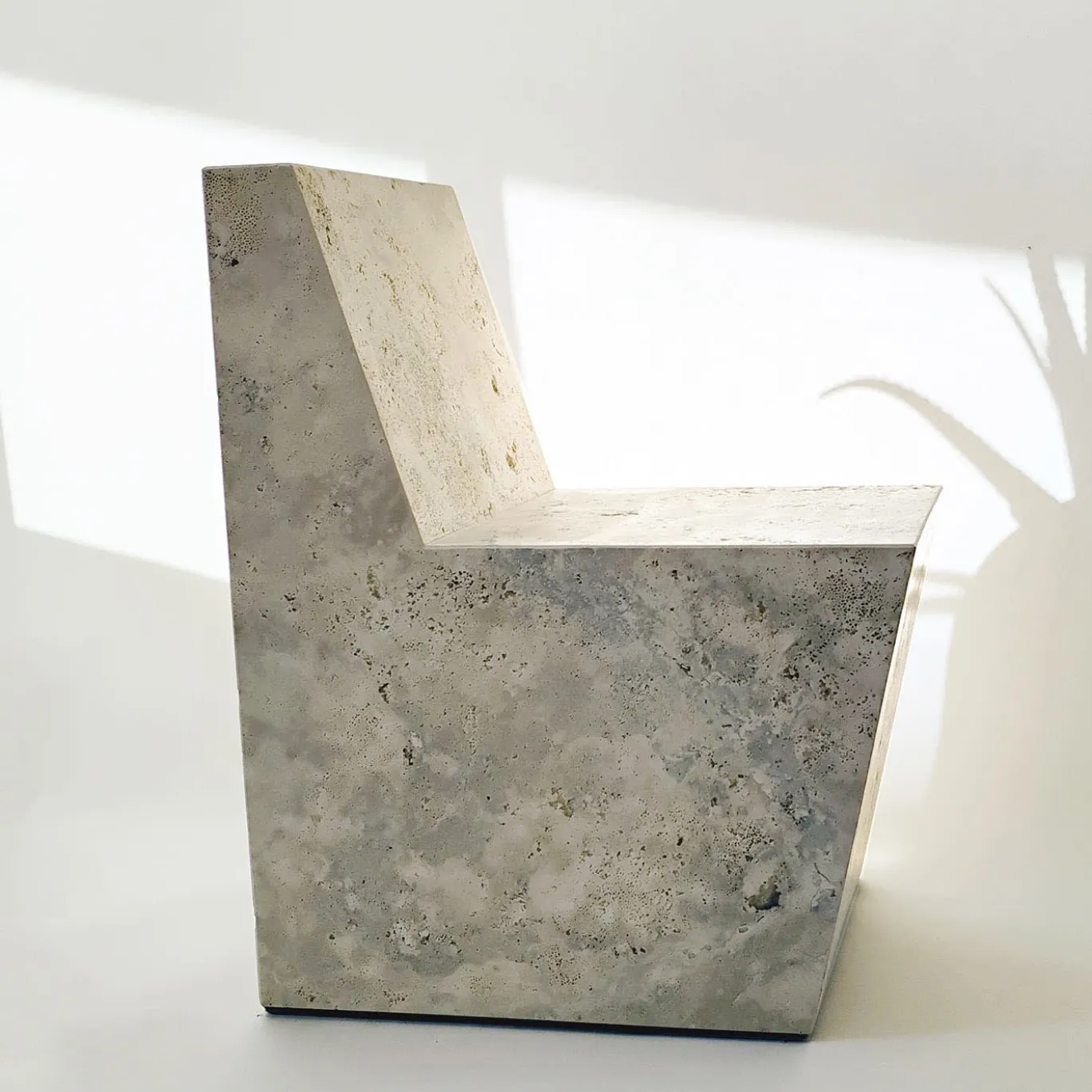 Sedia W in marmo travertino