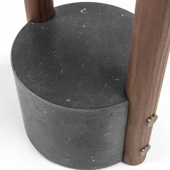 Servomuto Patrick in legno di noce con base in marmo nero