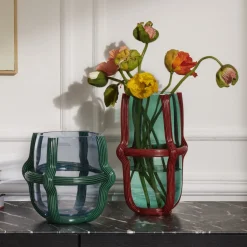 Sestiere, piccolo vaso trasparente e verde acqua di Patricia Urquiola
