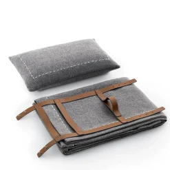 Set da viaggio Thalina con coperta e cuscino in lana grigia
