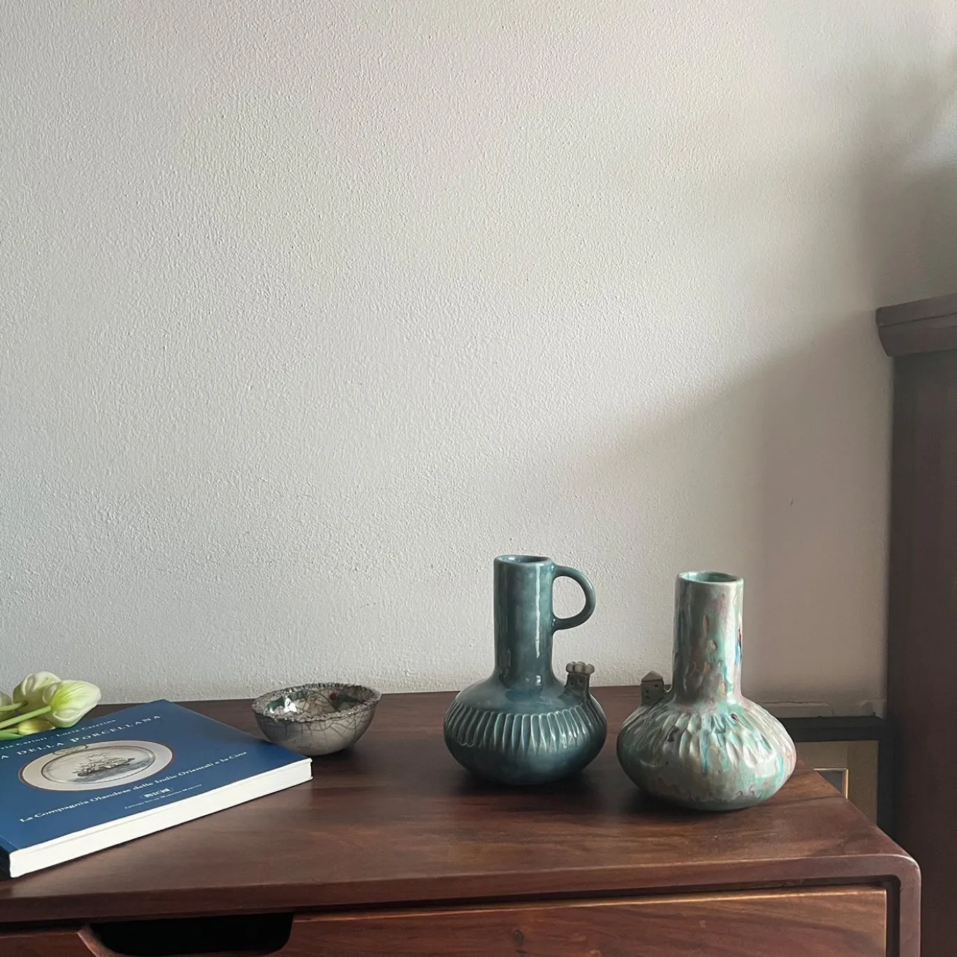 Set di 2 Anfore Eco Abitato in Ceramica Azzurra della Collezione Micromondo