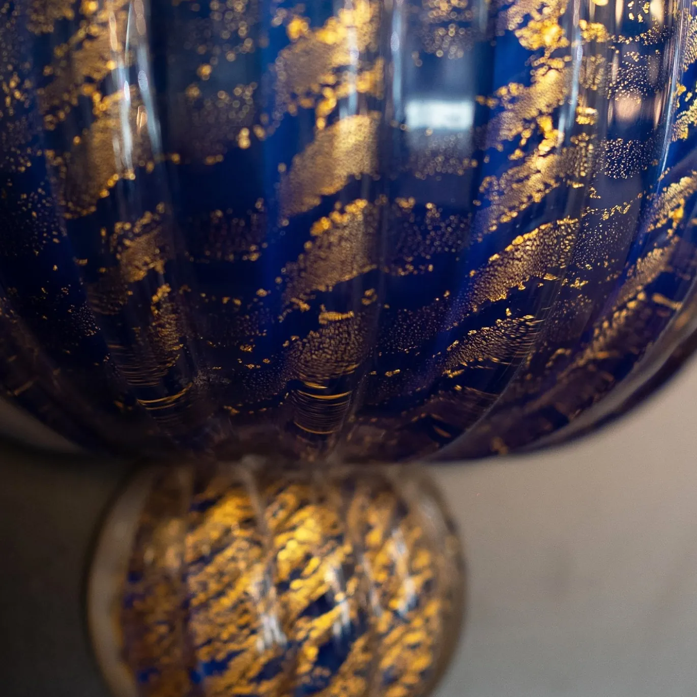 Set di 2 applique blu e oro a forma di tulipano
