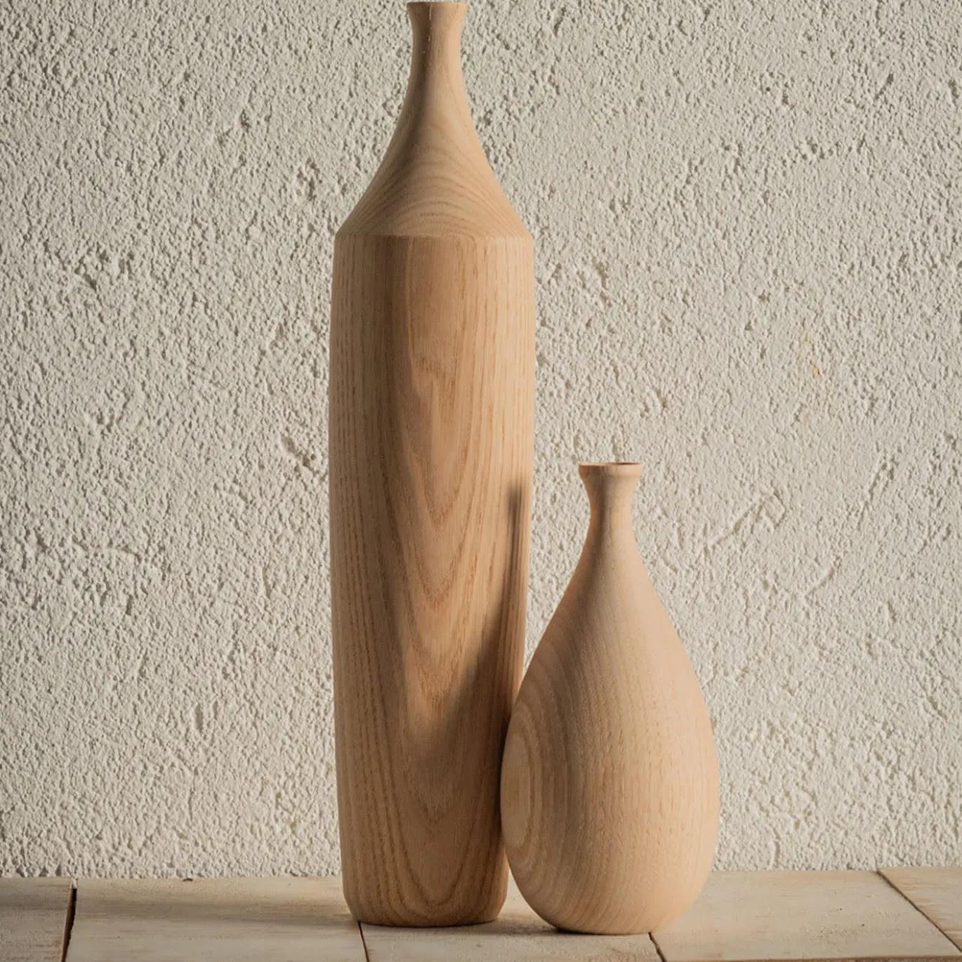 Set di bottiglie scultoree in legno #1