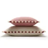 Set di due cuscini Happy bicolore bianchi e rosa con frange