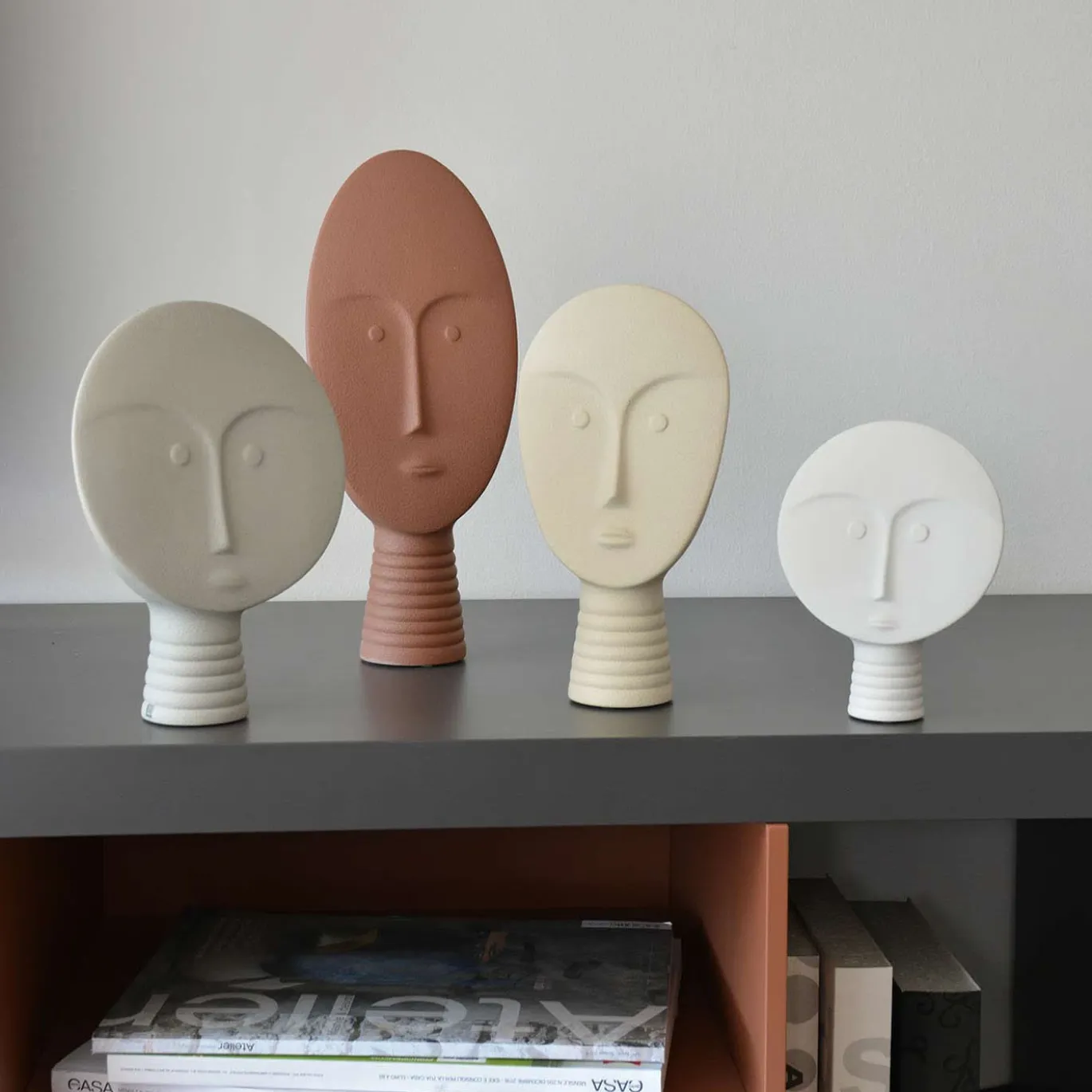 Set di 4 maschere decorative bianche e marroni