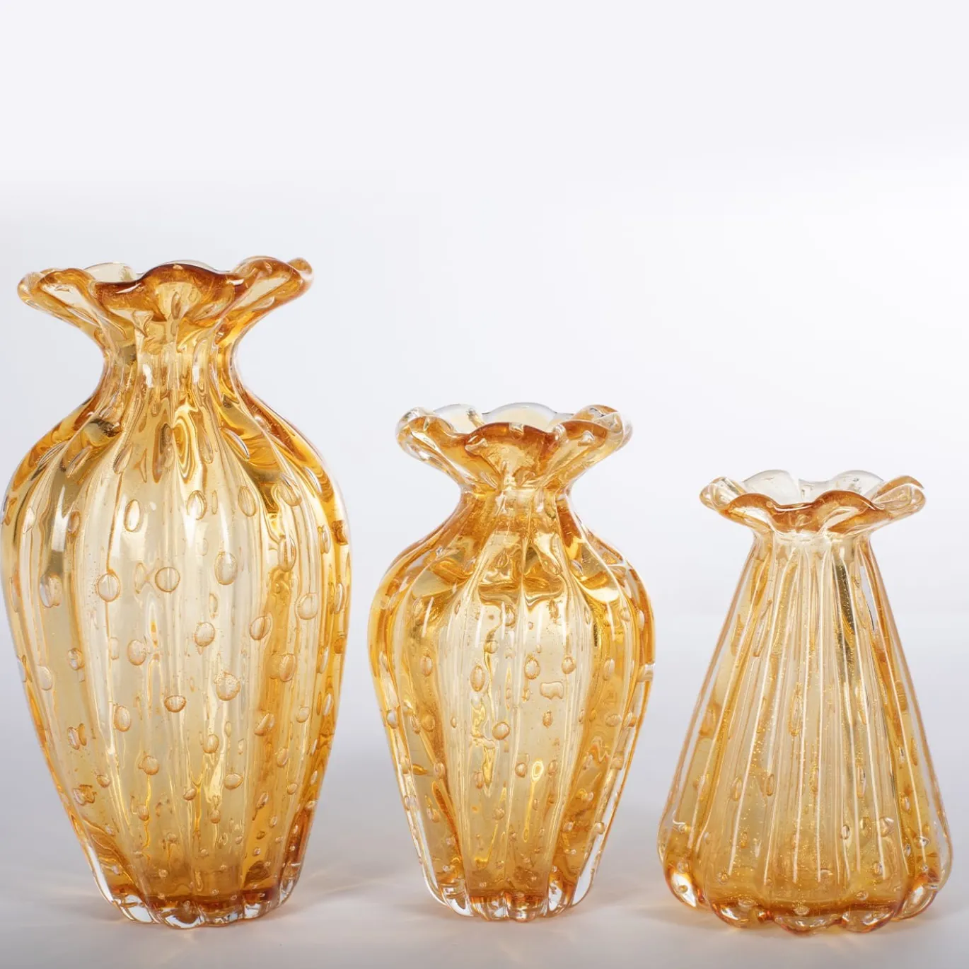 1950 Set di 3 vasi in ambra con bolle d'oro