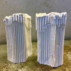 Set di 2 vasi scultorei Ivory 3&4 in porcellana