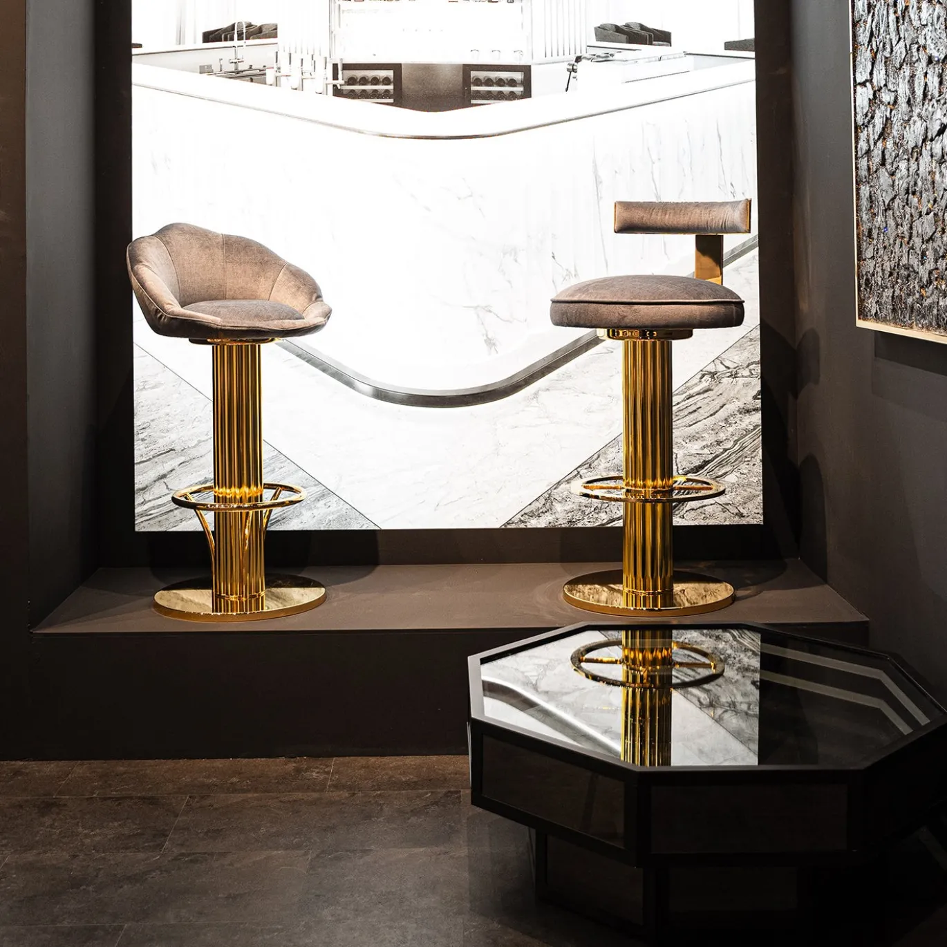 Sgabello da bar Elide in ottone dorato