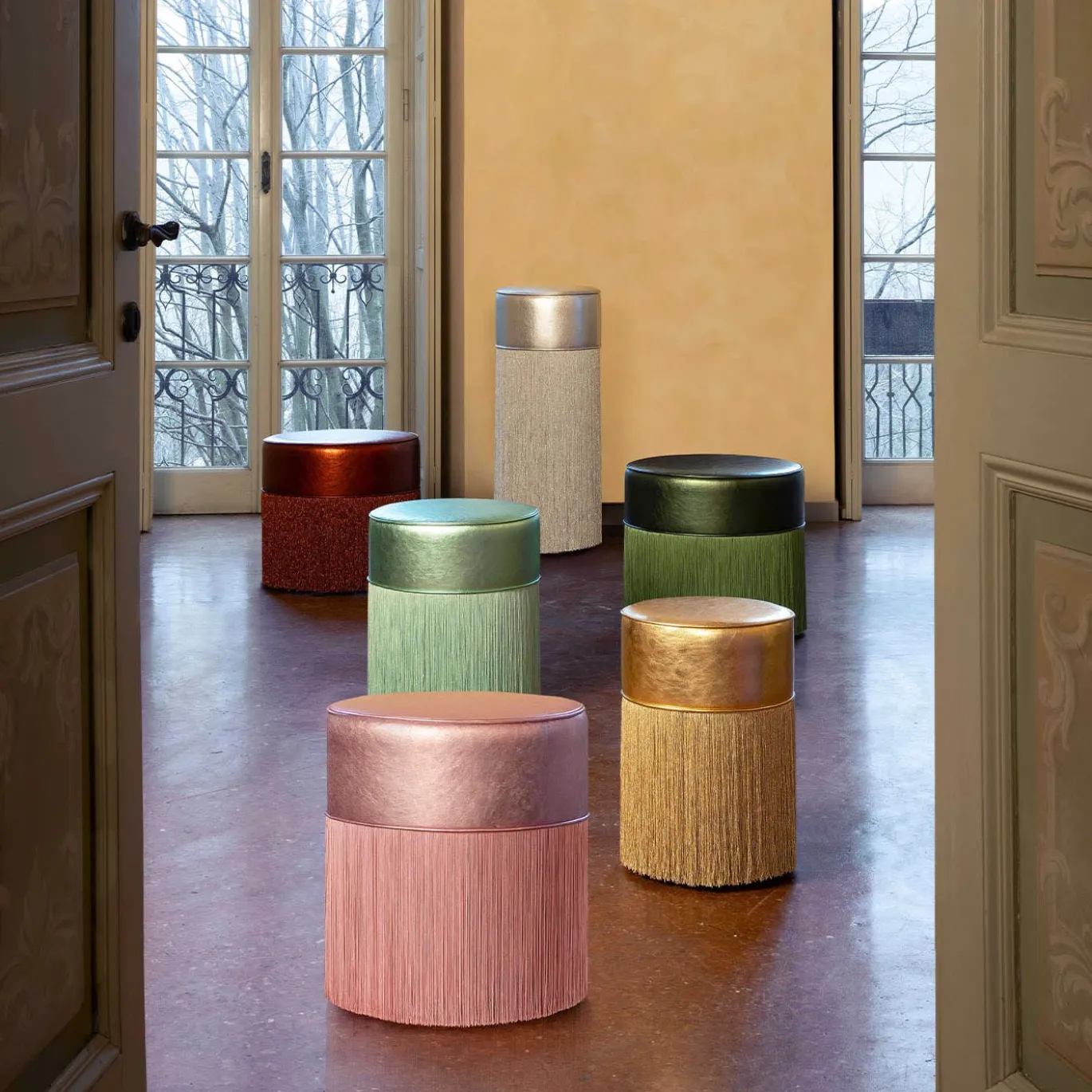 Sgabello da bar in pelle metallizzata argento lucido di Lorenza Bozzoli