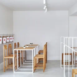 Sgabello da bar minimalista in legno di rovere di Mario Prandina