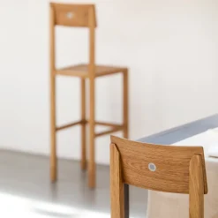 Sgabello da bar minimalista in legno di rovere di Mario Prandina