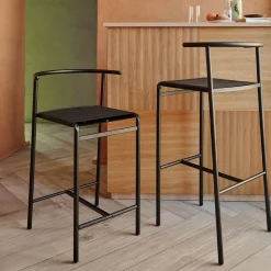 Sgabello da bar nero Café con sedile in cinghie di gomma nere