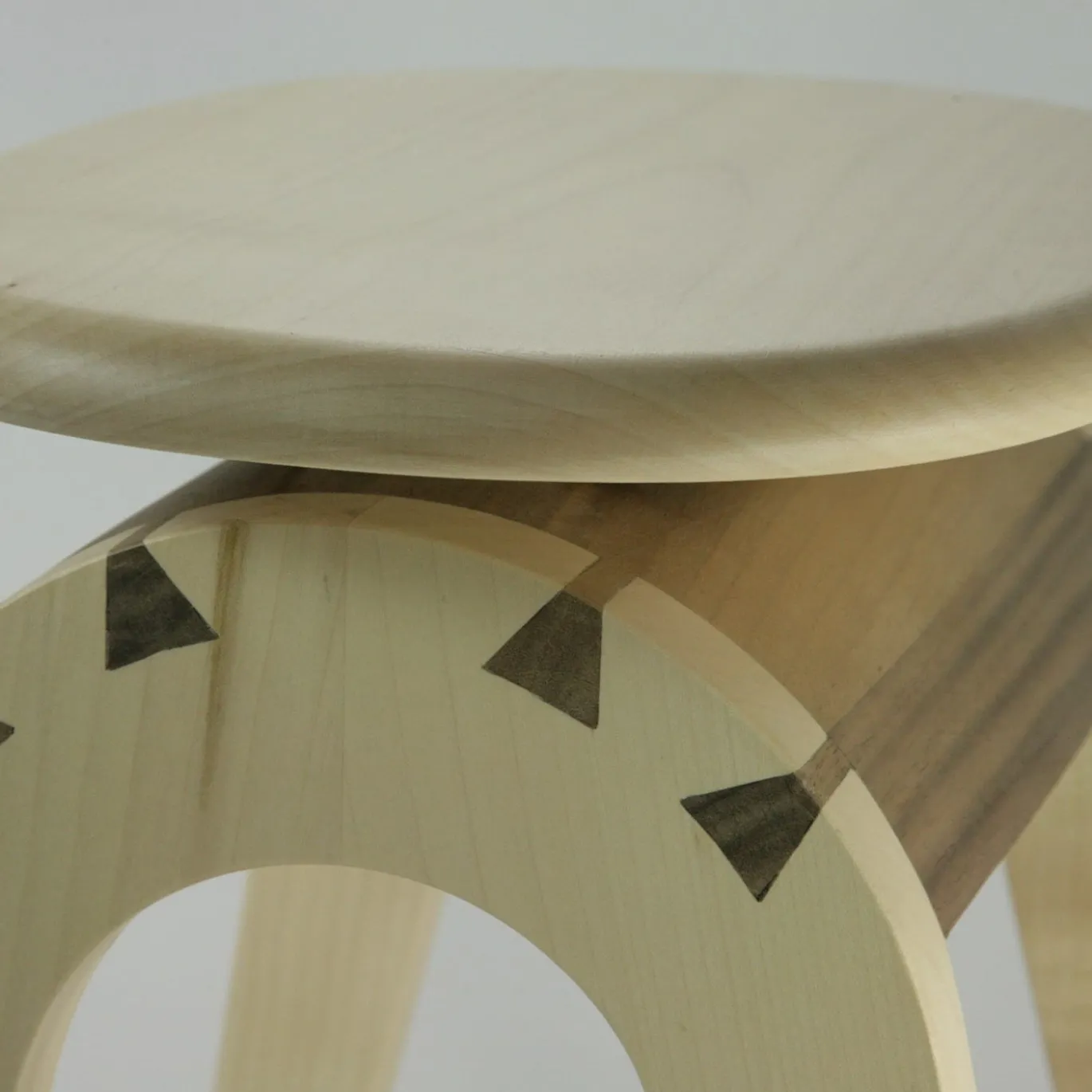 Sgabello Elliptic bicolore