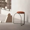 Sgabello Flow Basso in metallo con finitura Ultrablack