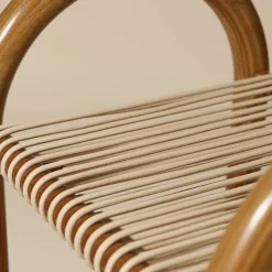 Sgabello in legno multistrato e cuoio bianco