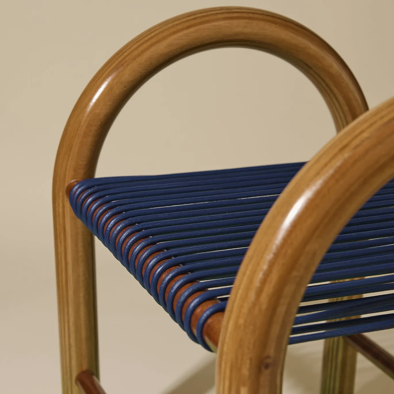 Sgabello in Legno Multistrato e Cuoio Blu