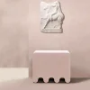Sgabello in pelle rosa ossica