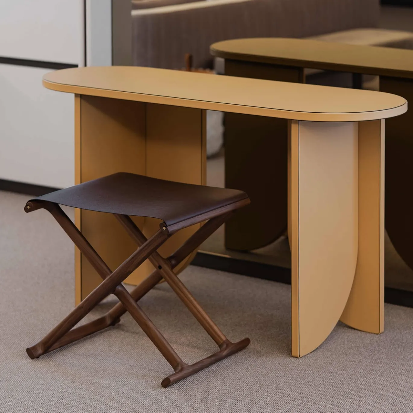 Sgabello pieghevole Chelsea in legno di noce