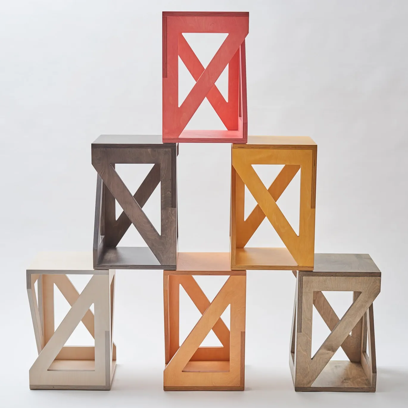 Sgabello Pitagora White di Antonio Saporito