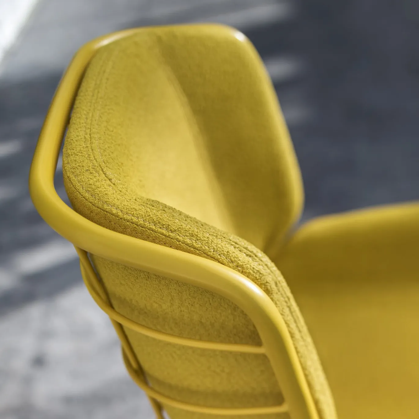 Sgabello Skin Yellow di Giacomo Cattani