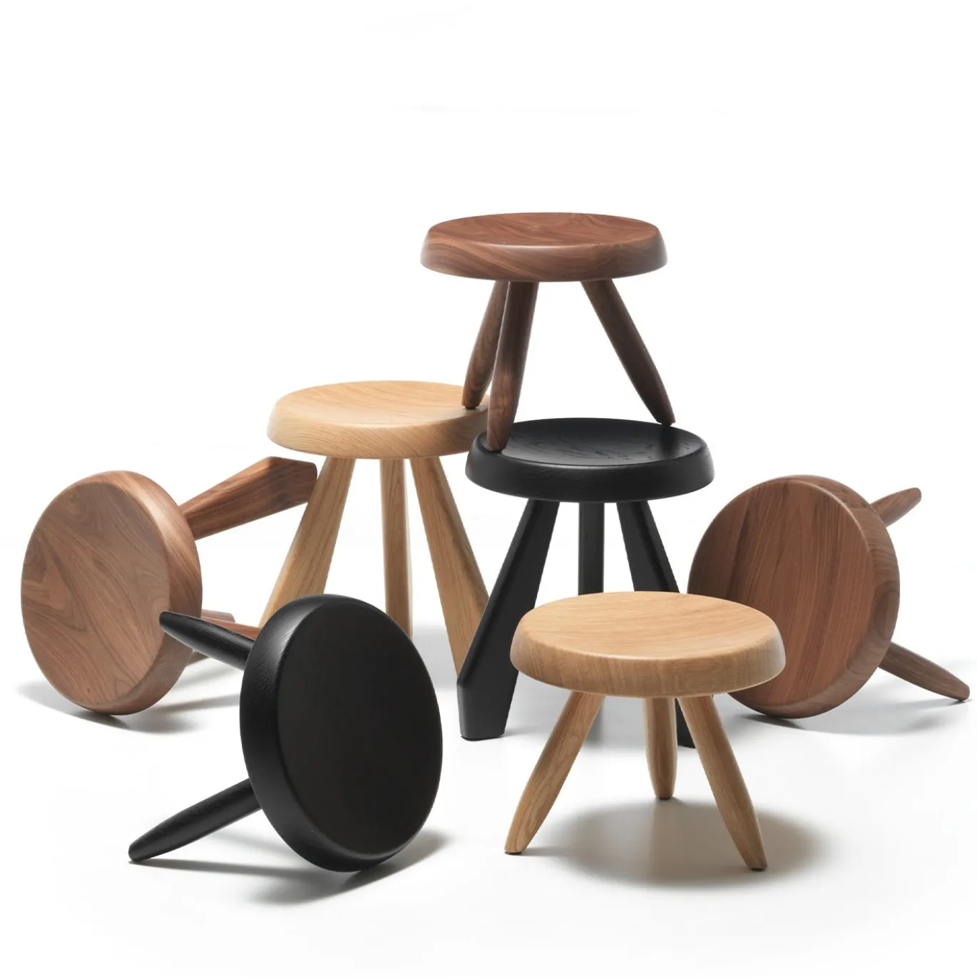 Sgabello Tabouret Berger in rovere nero di Charlotte Perriand