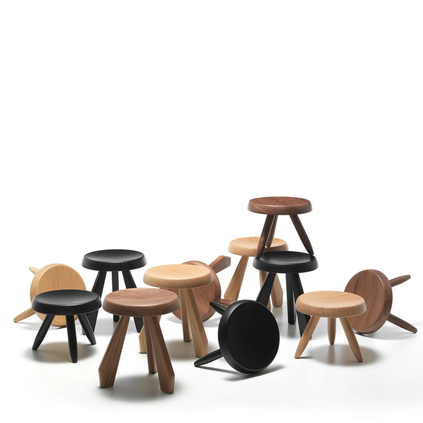 Sgabello Tabouret M�ribel in Noce di Charlotte Perriand
