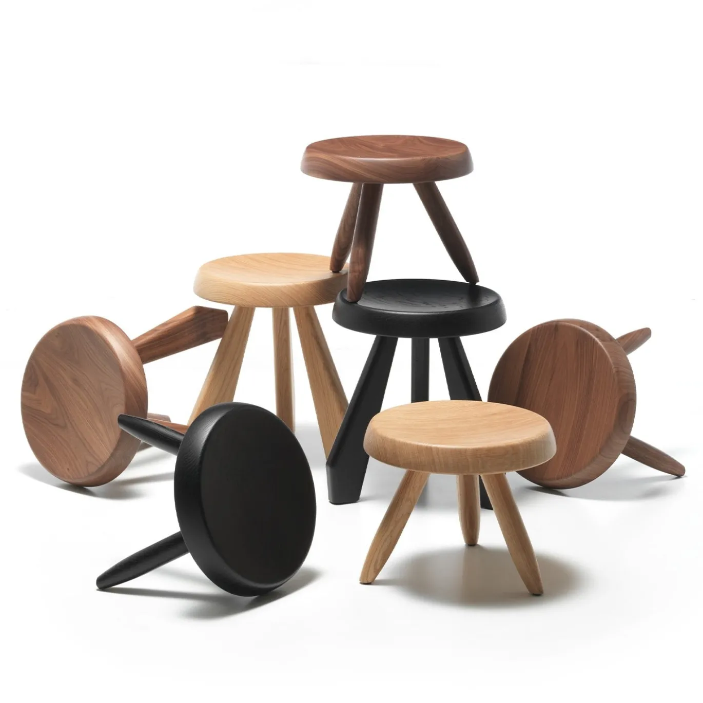 Sgabello Tabouret M�ribel in Rovere Nero di Charlotte Perriand