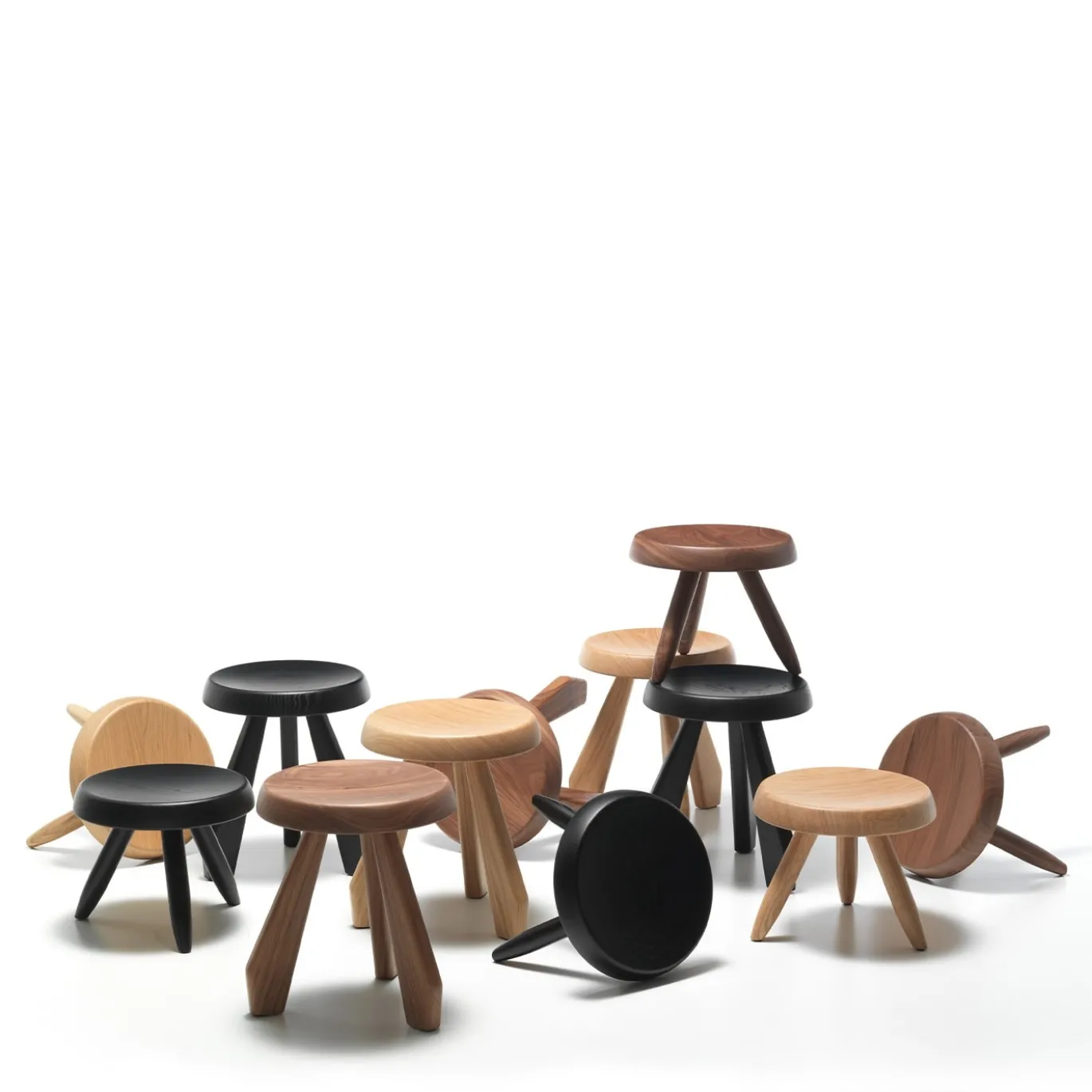 Sgabello Tabouret M�ribel in Rovere Nero di Charlotte Perriand