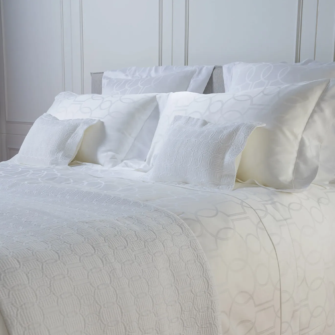 Shangri-La Piquet Copriletto bianco