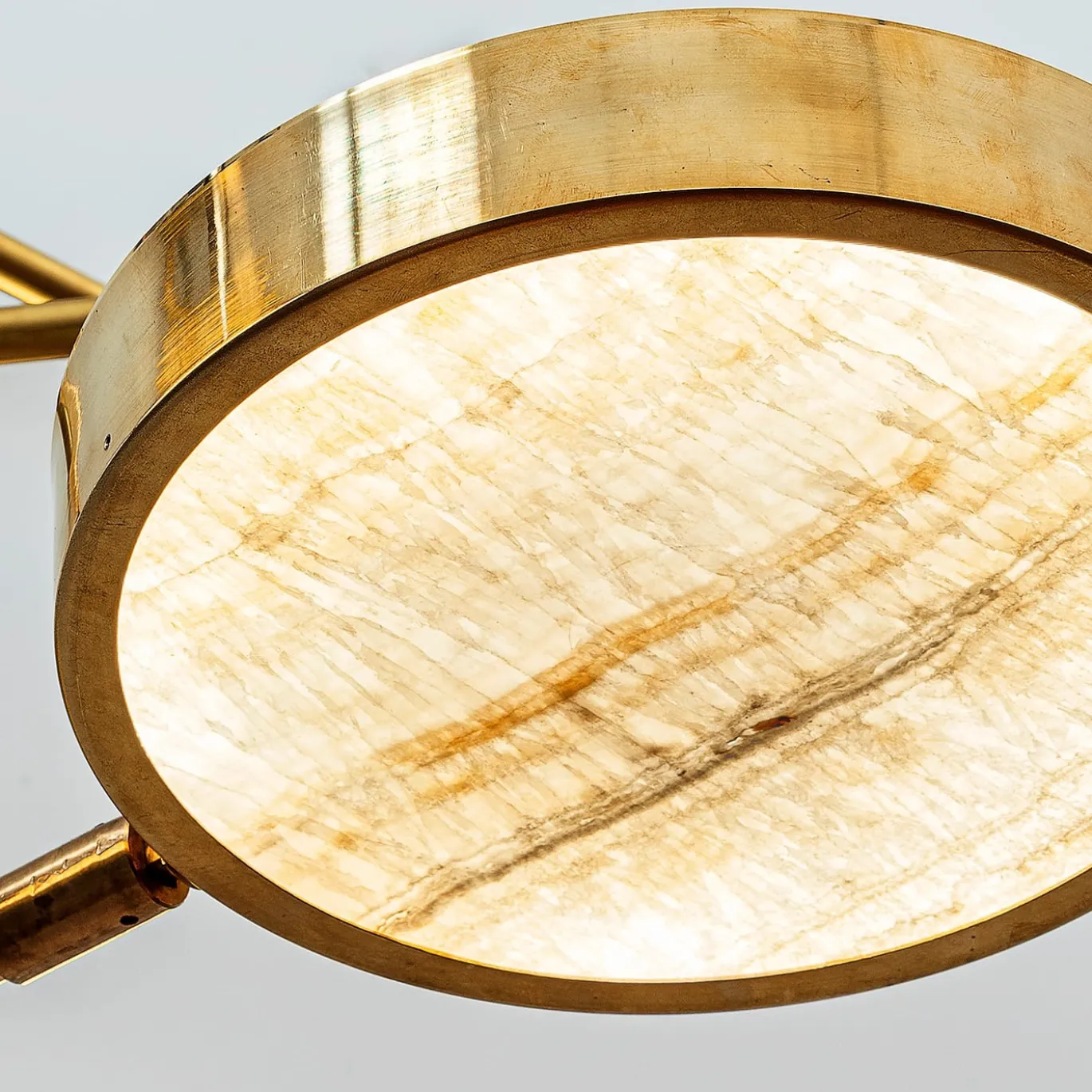 Sistema Solare, lampadario a 6 bracci in ottone e onice