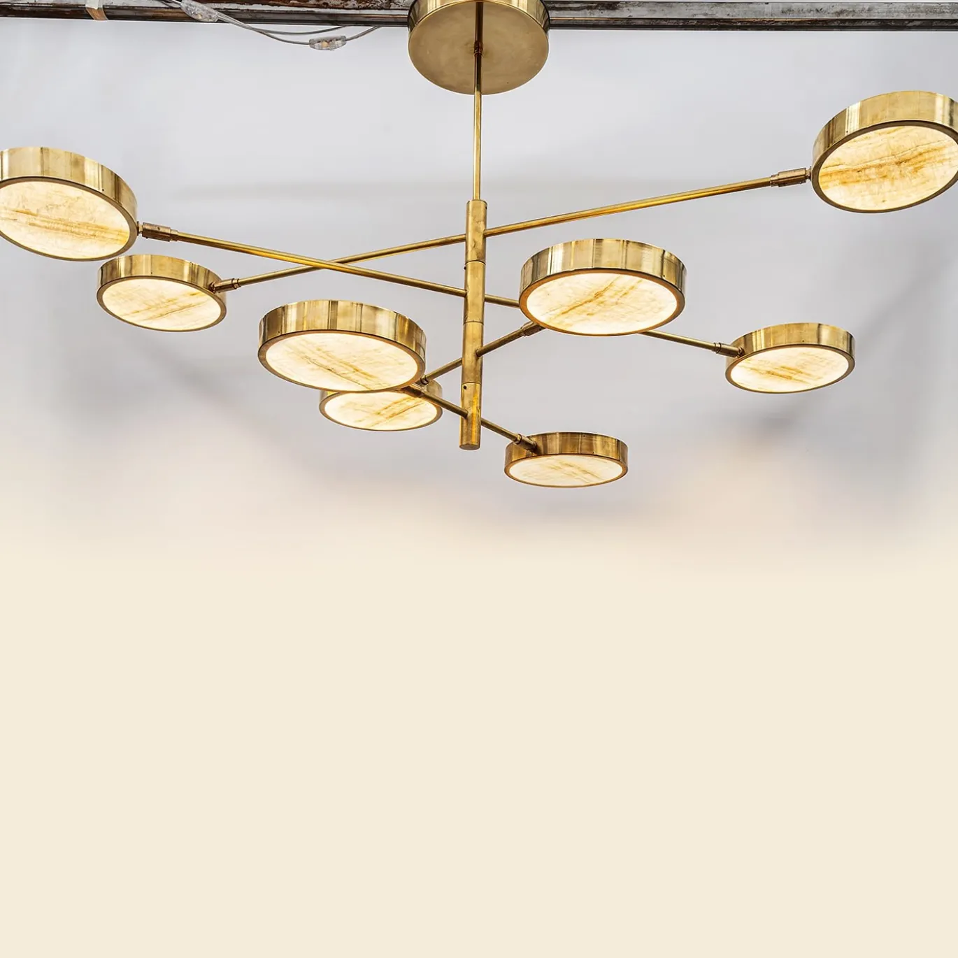 Sistema Solare, lampadario a 6 bracci in ottone e onice