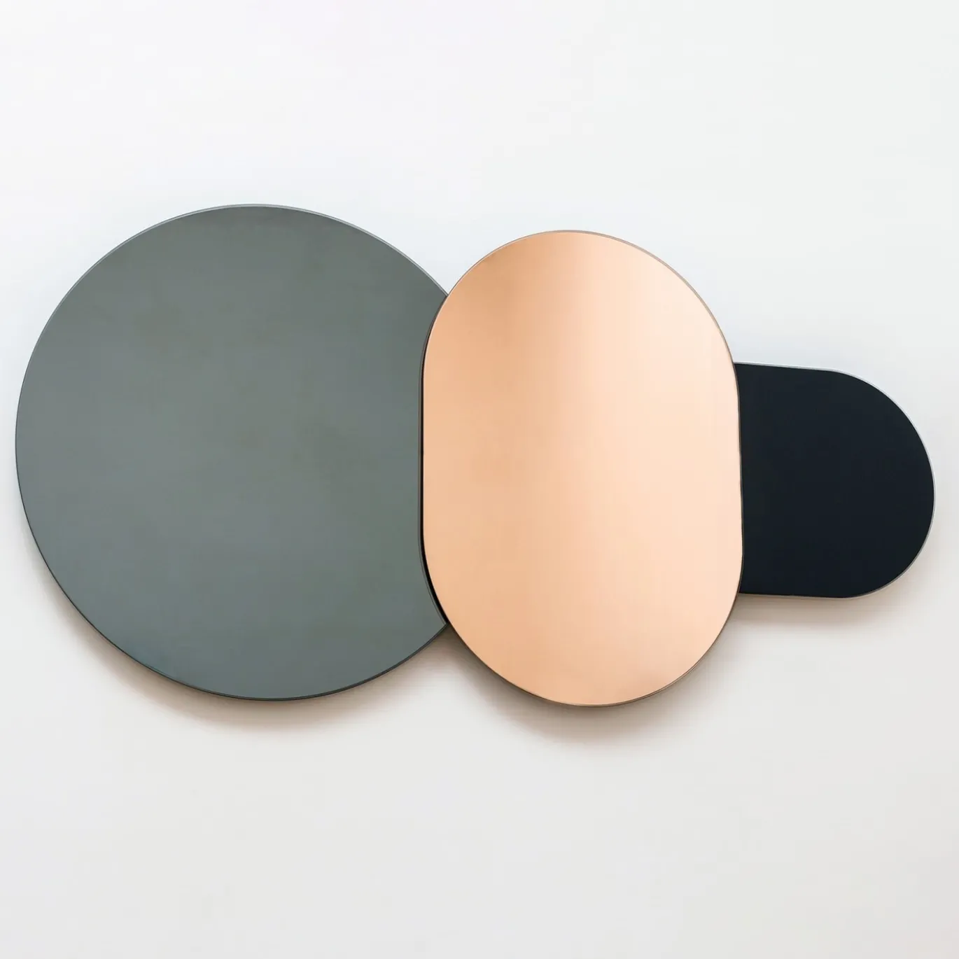 Specchio da parete Equilibrista Q2P di Giovanni Botticelli x Swing Design Gallery