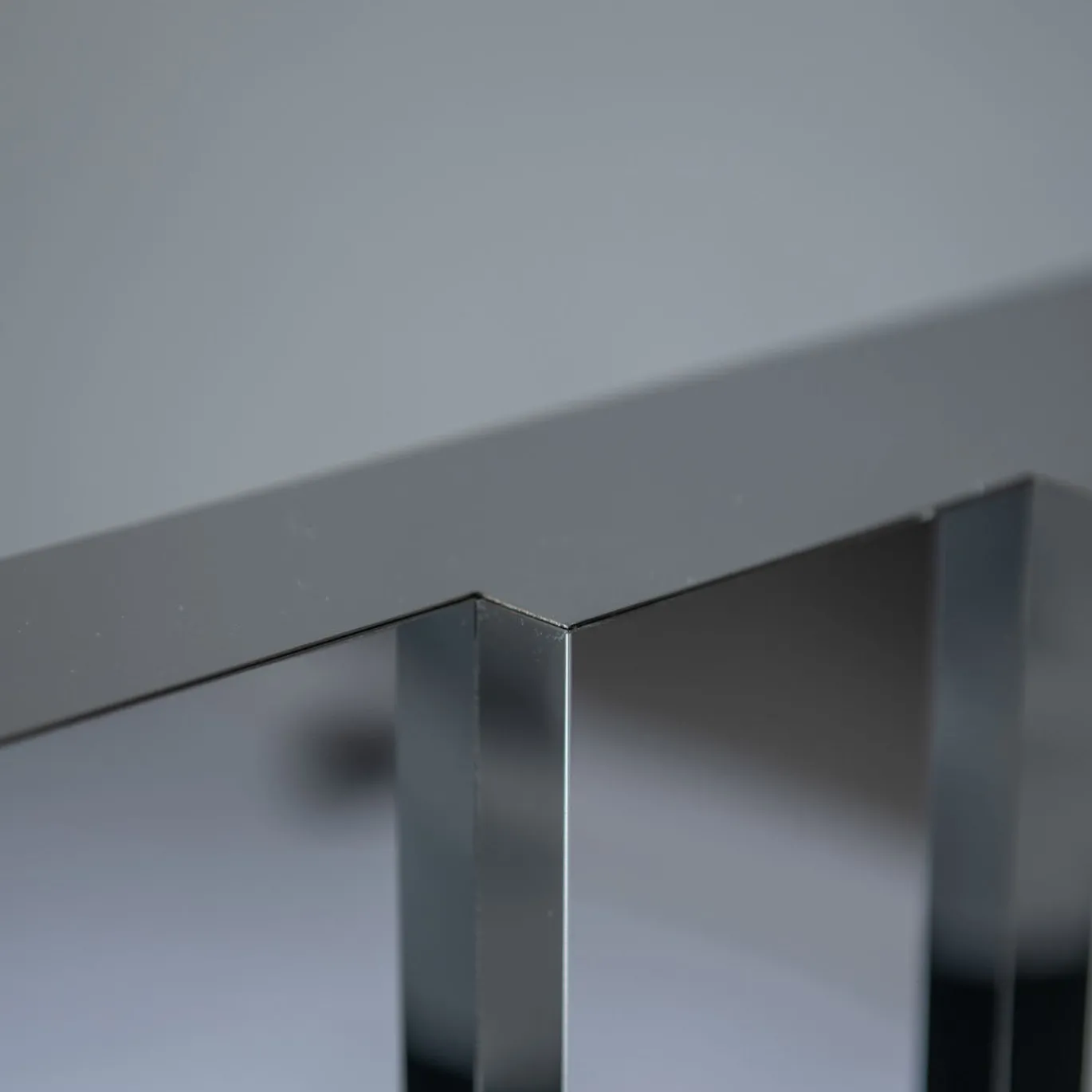 Specchio da parete Mirage con scultura in bronzo e acciaio argento