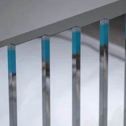 Specchio da parete Mirage con scultura in bronzo e acciaio argento