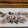 Specchio da Parete Oro con Porcellana Biscuit di Capodimonte e Rose Dipinte