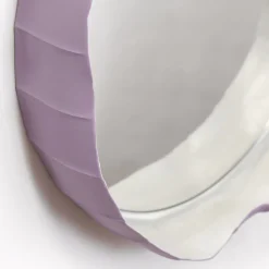 Specchio da parete rotondo in ceramica viola Ninfea 40 di Paronetto e Botticelli