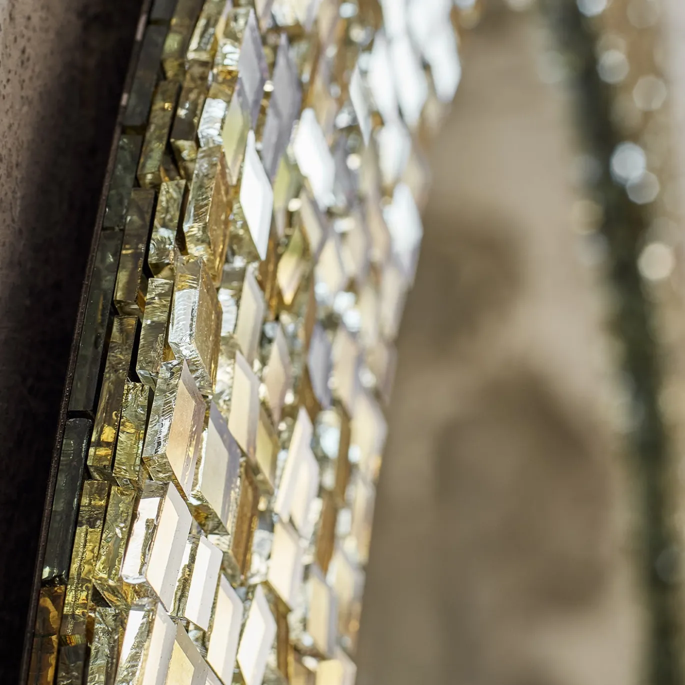 Specchio da parete rotondo Sovrapposto in mosaico d'oro