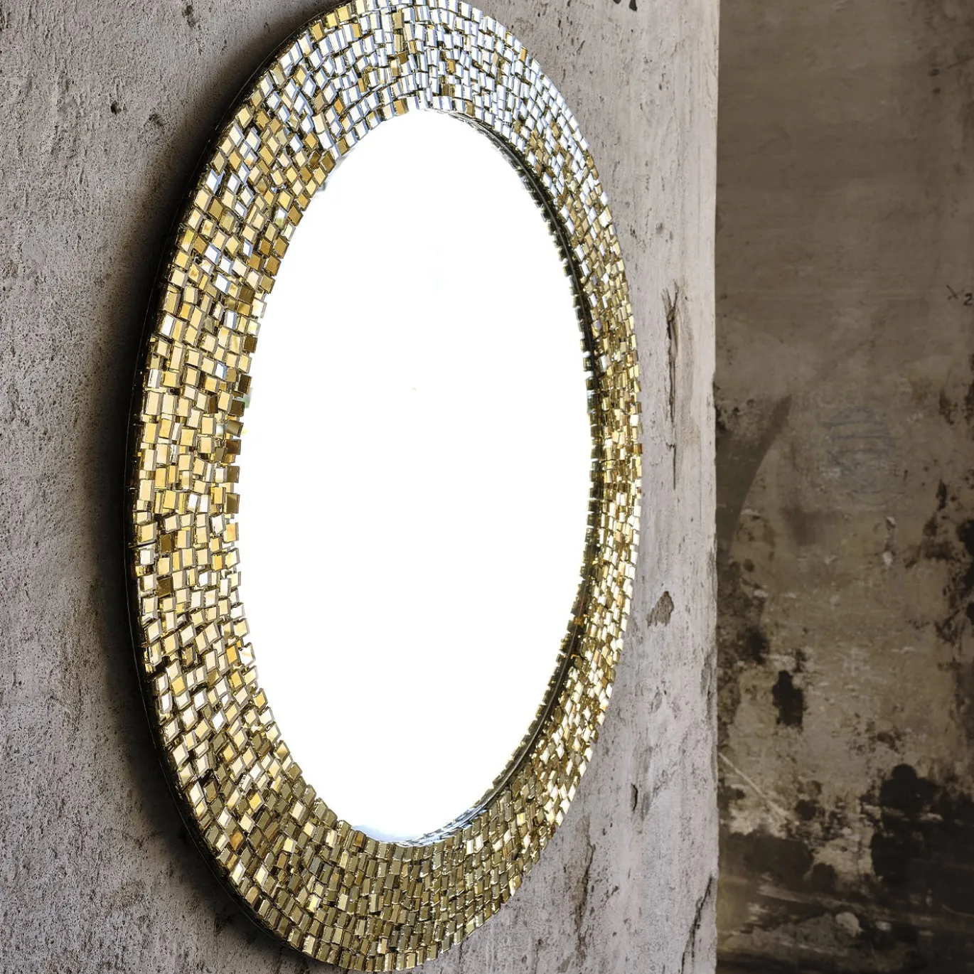 Specchio da parete rotondo Sovrapposto in mosaico d'oro
