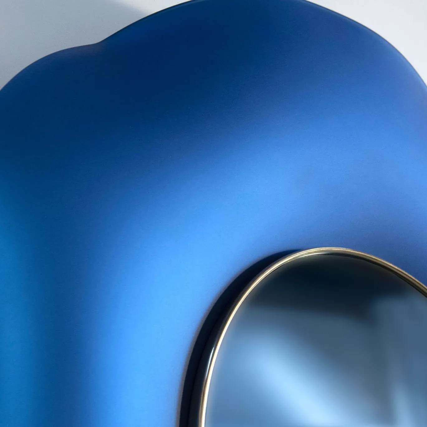 Specchio da parete Undulate Satin Blue
