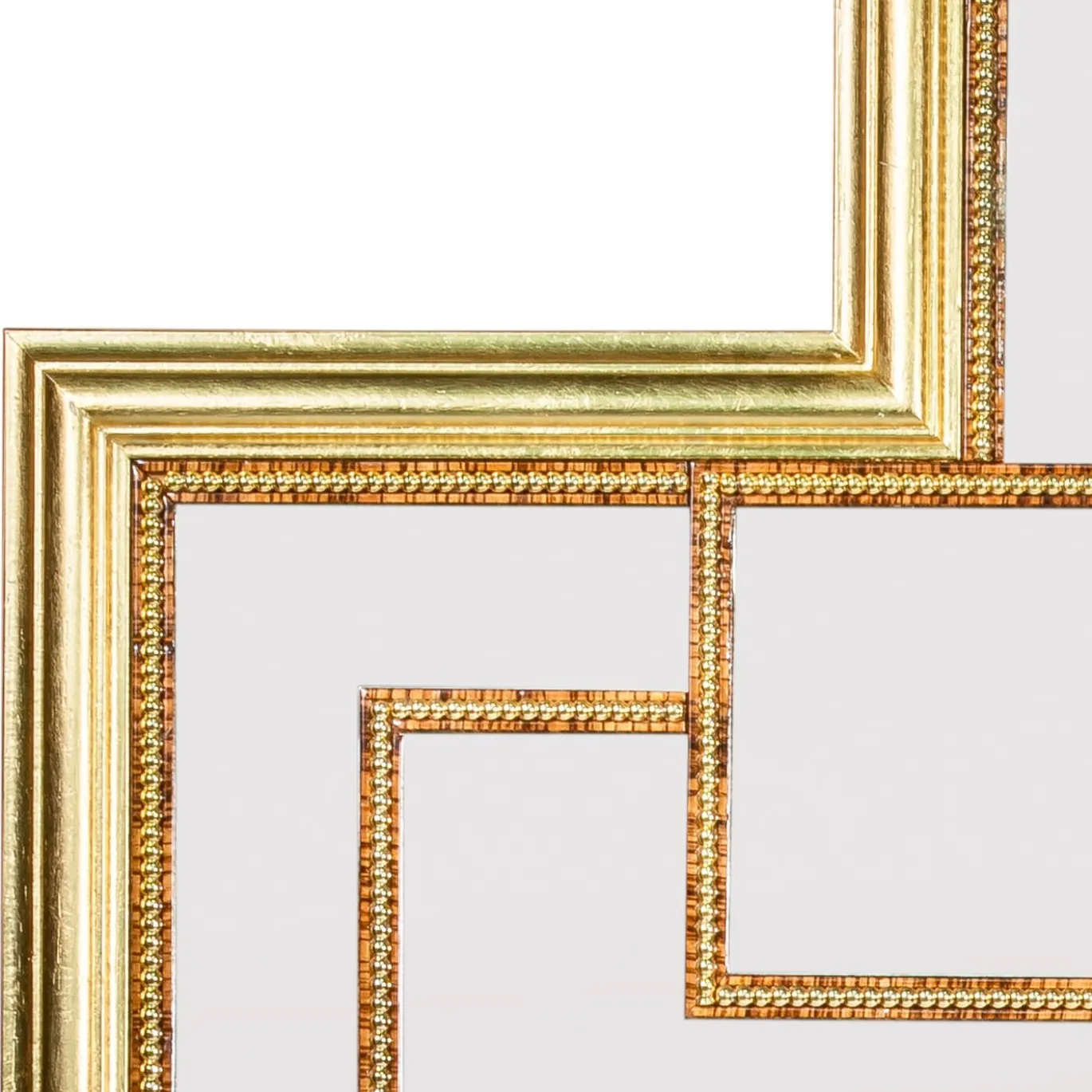 Specchio d'oro a forma di croce