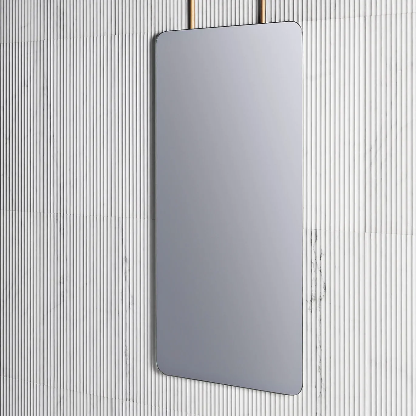 Specchio Oscar con cornice in ottone