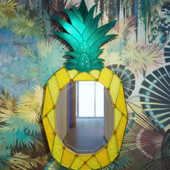 Specchio Pineapple Dreams in Vetro Giallo di Bradley Theodore