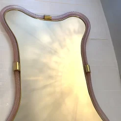 Specchio Torchon in vetro rosa e oro