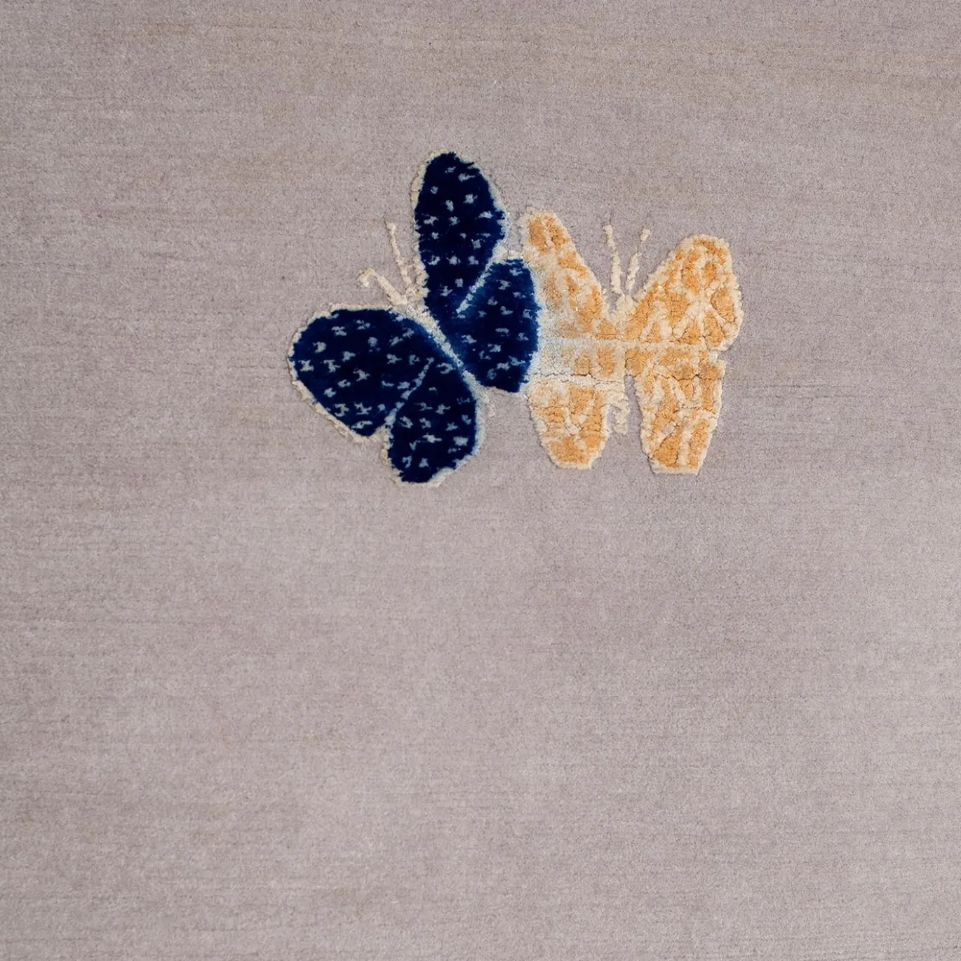 Spirit in The Sky Butterfly Beige Tappeto in lana e seta fatto a mano