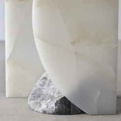 SST026 Tavolino scultoreo in marmo onice